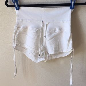 FOREVER TWENTY ONE WHITE SHORTS